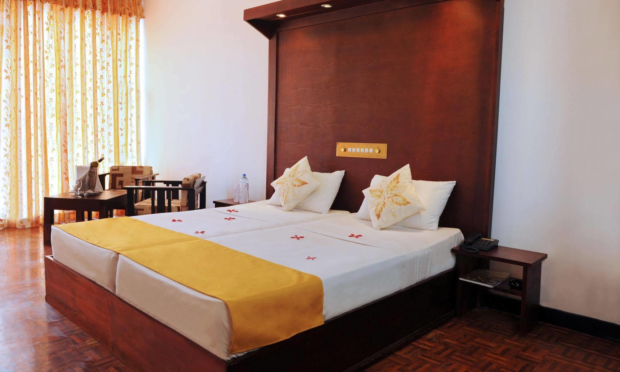 Golden Star Negombo